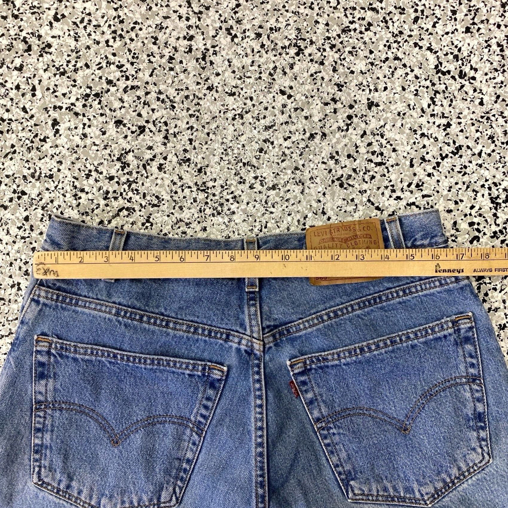 Levi's VINTAGE Levi's 560 Jeans Mens 33x33 Blue Medium Wash Denim Made In USA Size US 33 - 4 Thumbnail