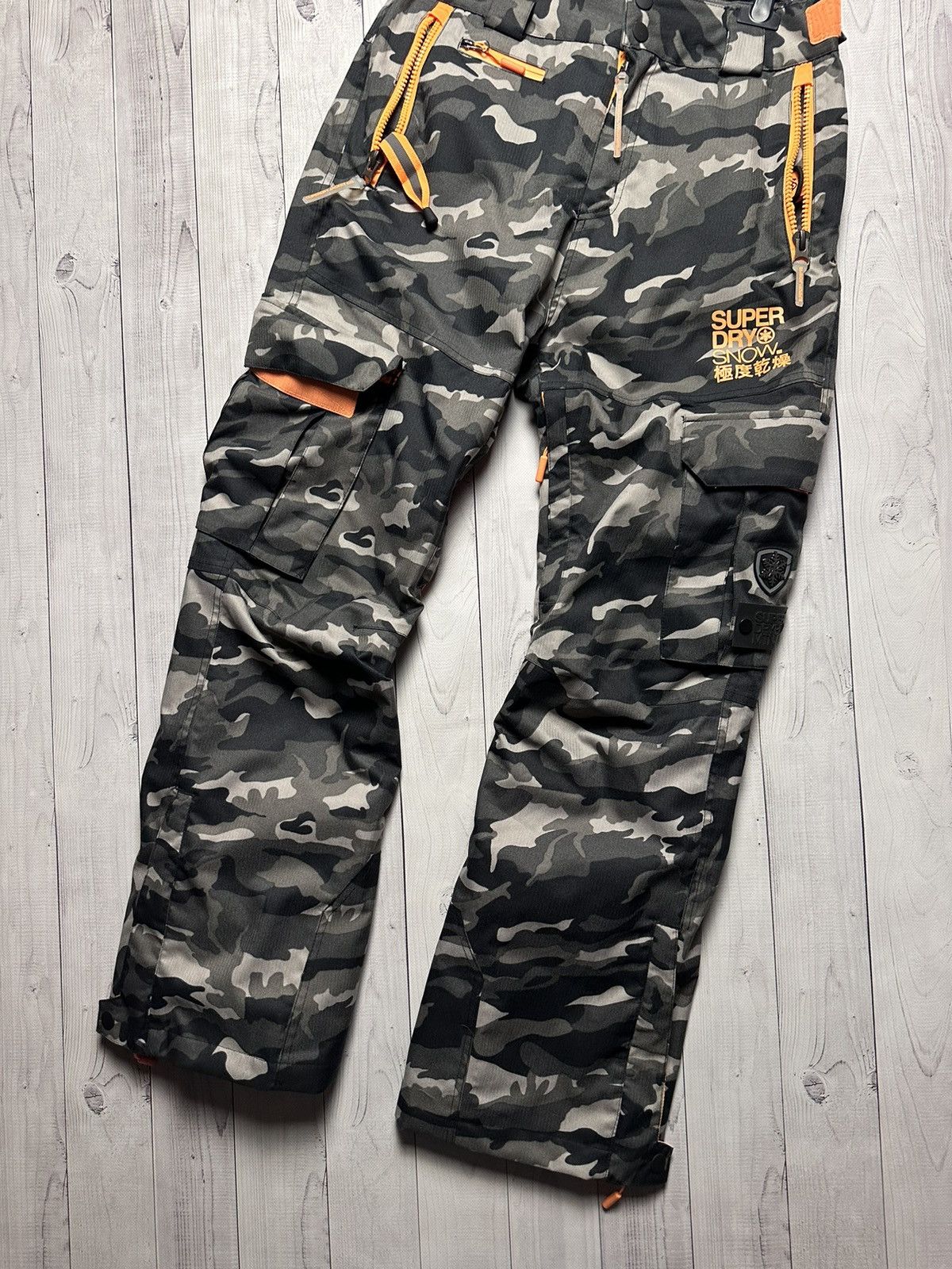 Superdry Superdry ski pants size M Camo logo rare Size US 32 / EU 48 - 2 Thumbnail