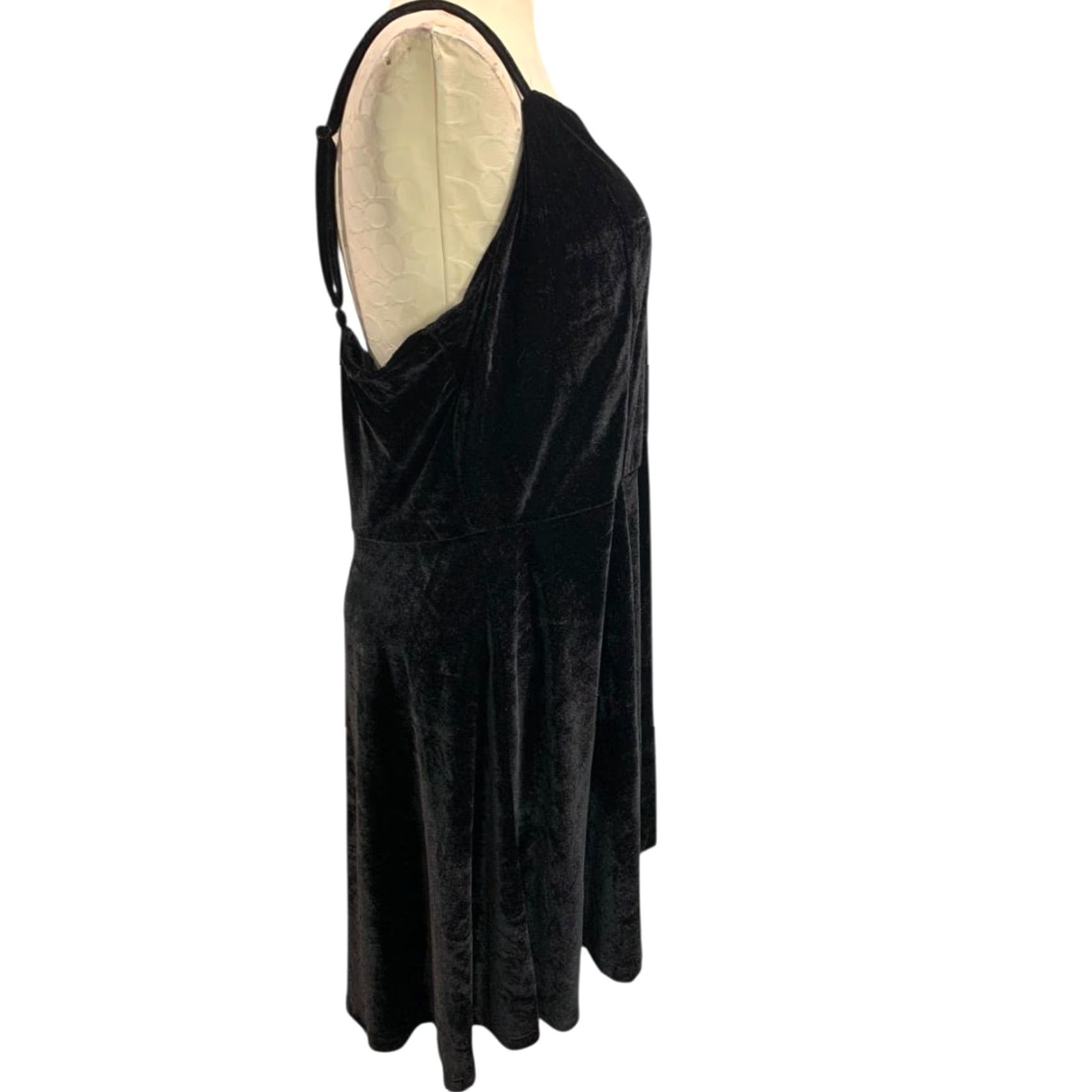Joe Boxer VINTAGE Joe Boxer Velour Dress Spaghetti Strap Junior Womens 2X Knee Length Black New Size XXL / US 16-18 / IT 52-54 - 5 Thumbnail