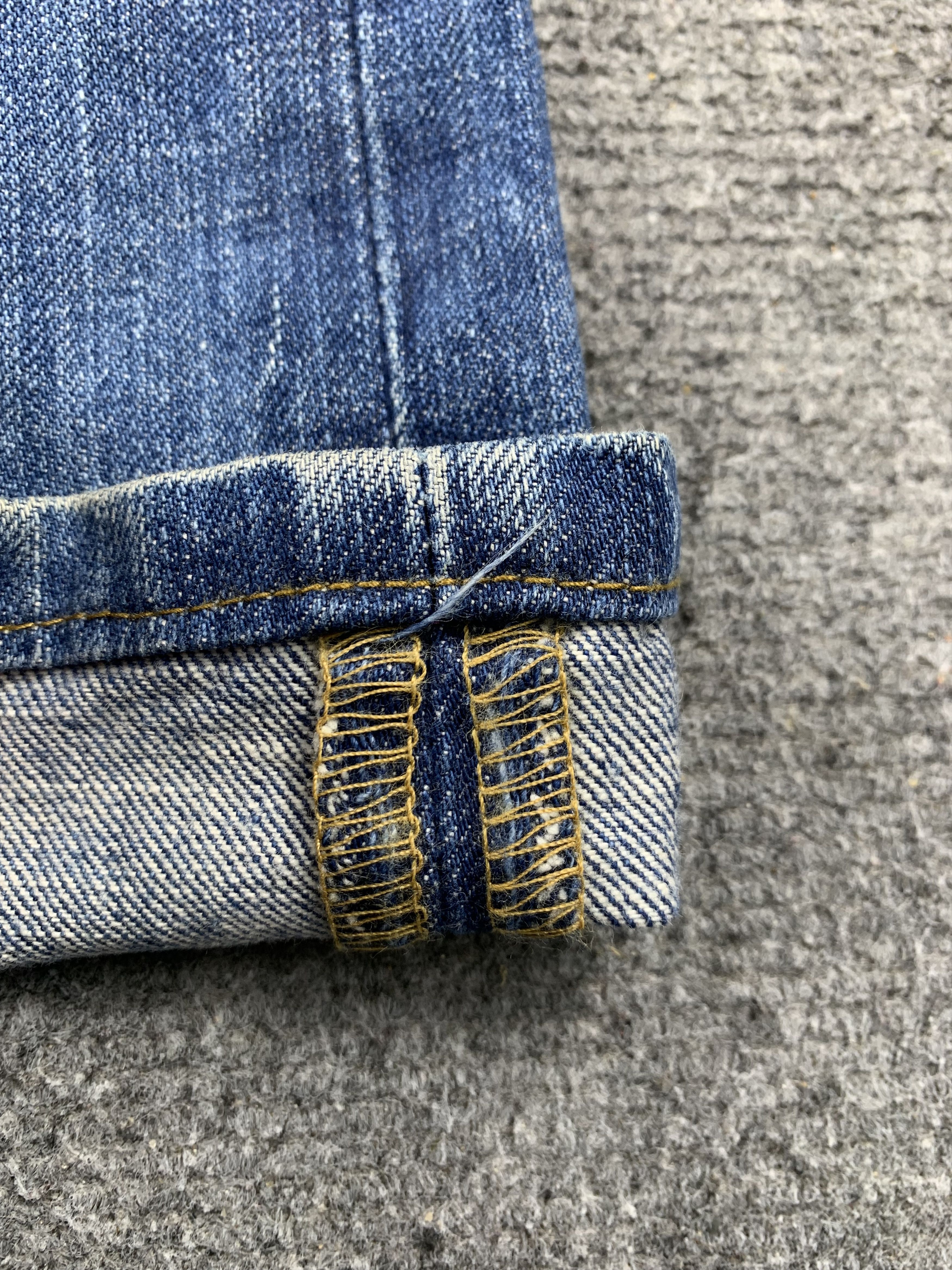 Vintage Distressed Levis 501 Faded Blue Jeans DP1975