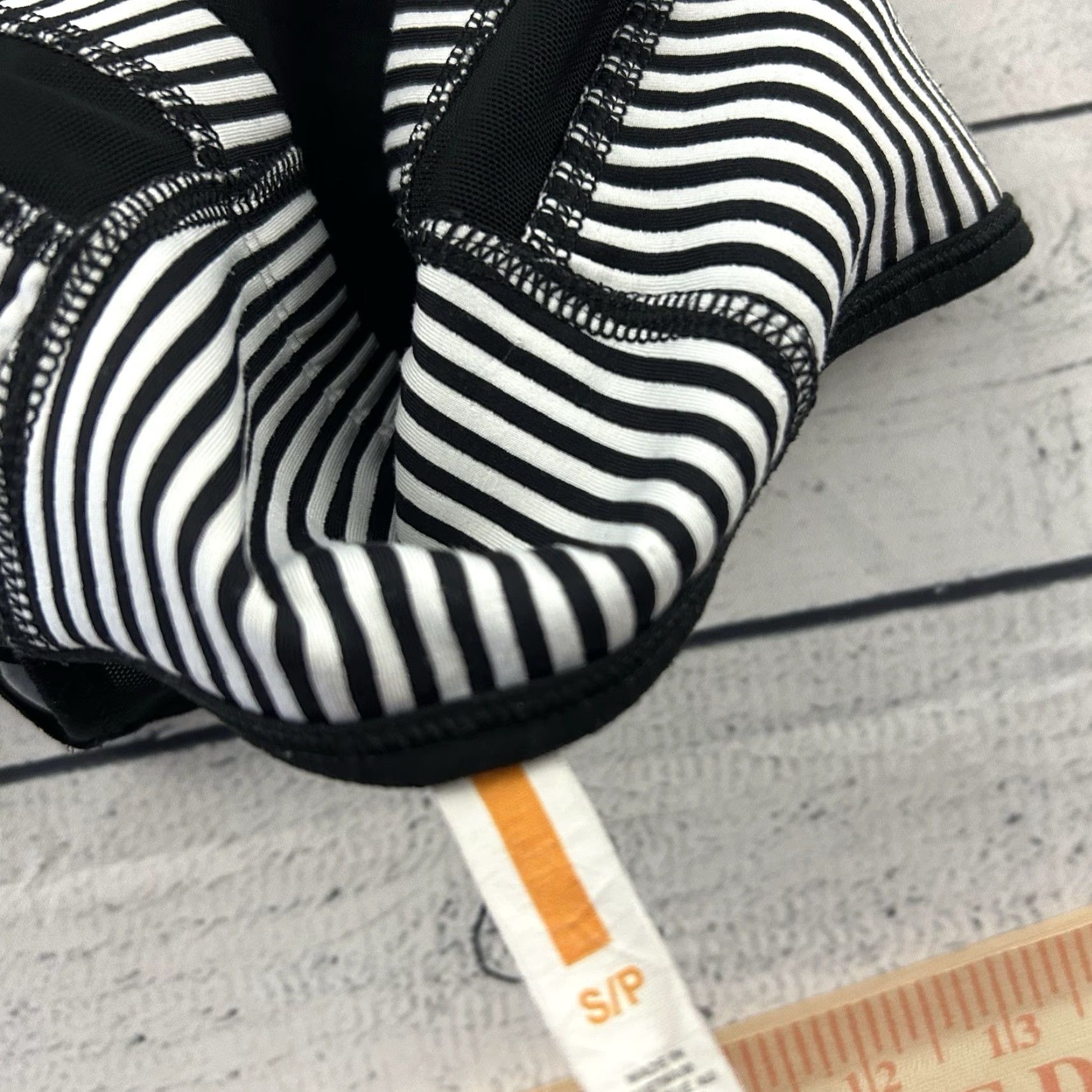 Vintage Lucy Striped Cinch Front Crossback Yoga Sports Bra Women's S Black Size ONE SIZE - 4 Thumbnail