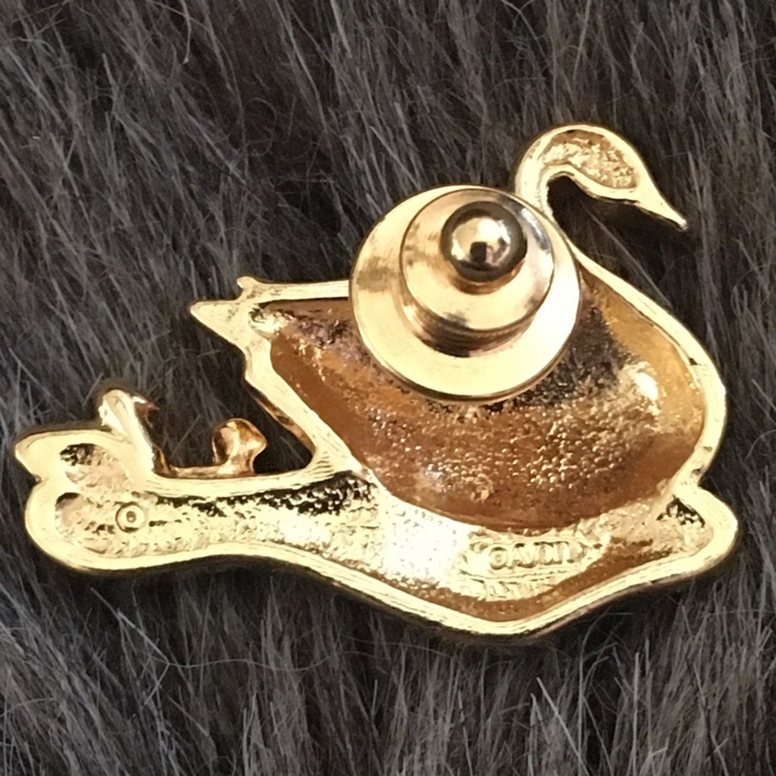 Vintage Vintage Avon 1992 gold tone swan family brooch pin Size ONE SIZE - 2 Thumbnail