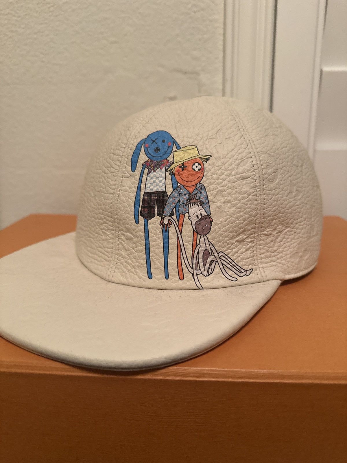 Louis Vuitton Louis Vuitton Friends White Hat Size ONE SIZE - 1 Thumbnail