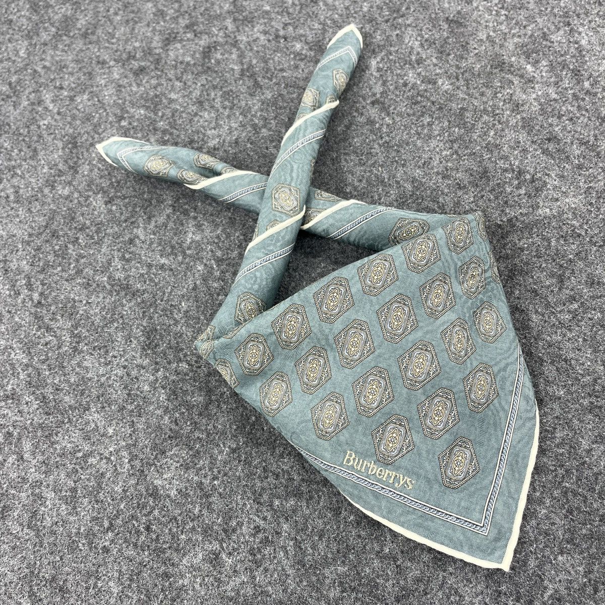 Burberry Vintage Burberrys Handkerchief / Bandana / Neckerchief B272 Size ONE SIZE - 4 Thumbnail