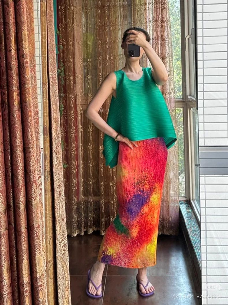 Issey Miyake Issey Miyake Starry sky colorful skirt Size 26" / US 2 / IT 38 - 2 Thumbnail