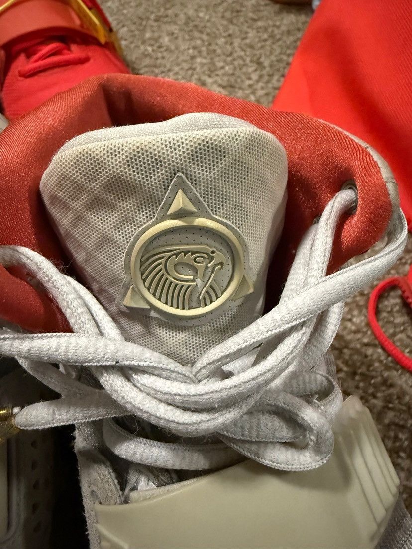 Nike Nike yeezy 2 platinum size 7 Size US 7 / EU 40 - 7 Thumbnail