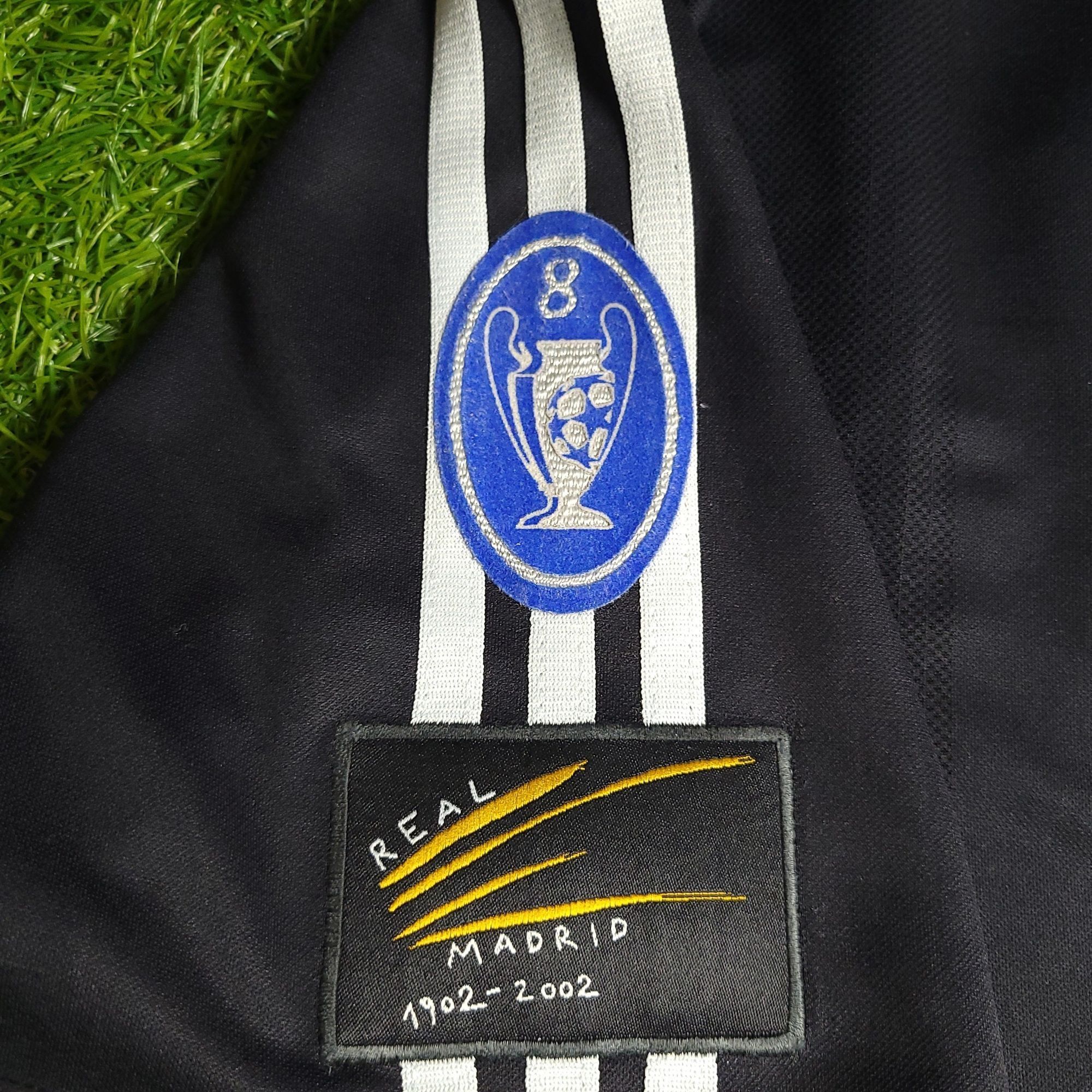 Adidas Zidane Real Madrid UEFA 2001 2002 Away Soccer Jersey L Size US L / EU 52-54 / 3 - 5 Thumbnail