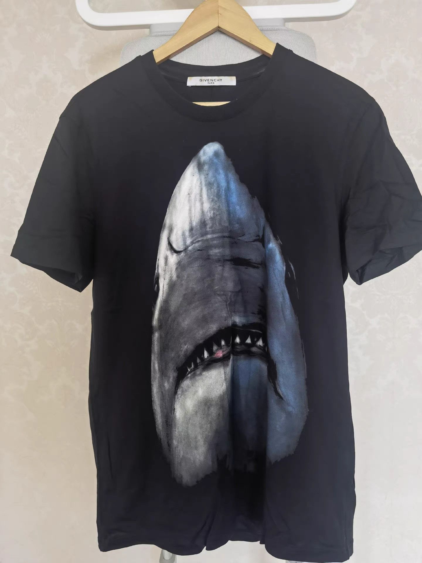 Givenchy Givenchy Shark Print T-Shirt K17 Size US L / EU 52-54 / 3 - 1 Thumbnail