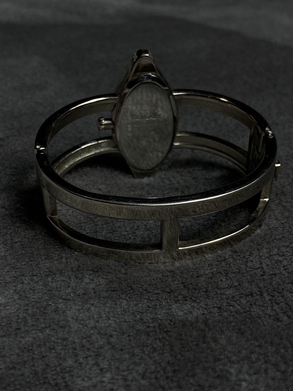 Vintage Omax Lip-Shaped Bracelet Watch — Unique Style Size ONE SIZE - 5 Thumbnail