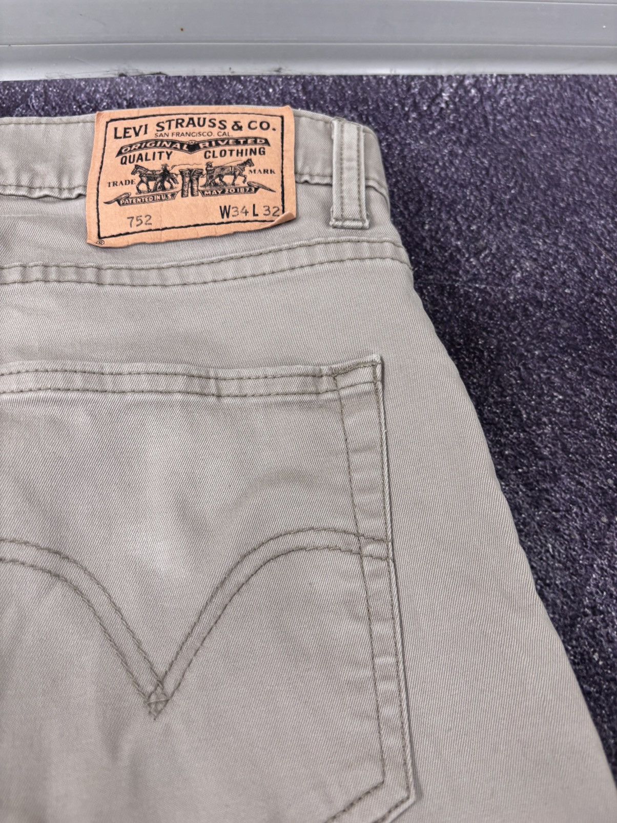 Levi's Vintage Levi’s 752 White Tab Men’s Beige/Grey Pants Jeans Size US 34 / EU 50 - 10 Thumbnail