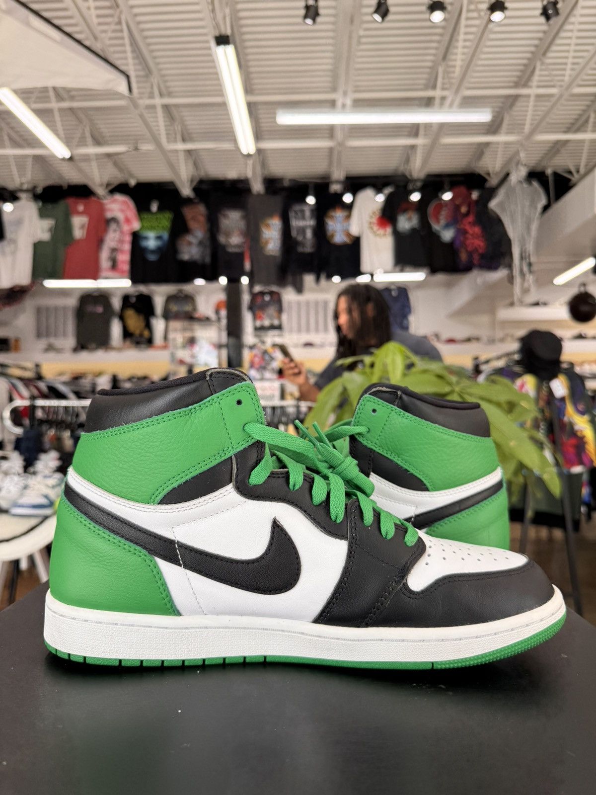 Jordan Brand Air Jordan 1 Lucky Green Size 11 (2023) Size US 11 / EU 44 - 3 Thumbnail