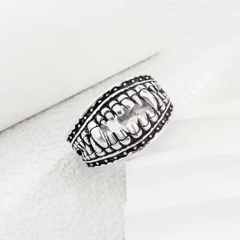 Vintage Resizeable Demon's Teeth Ring Size ONE SIZE - 2 Thumbnail