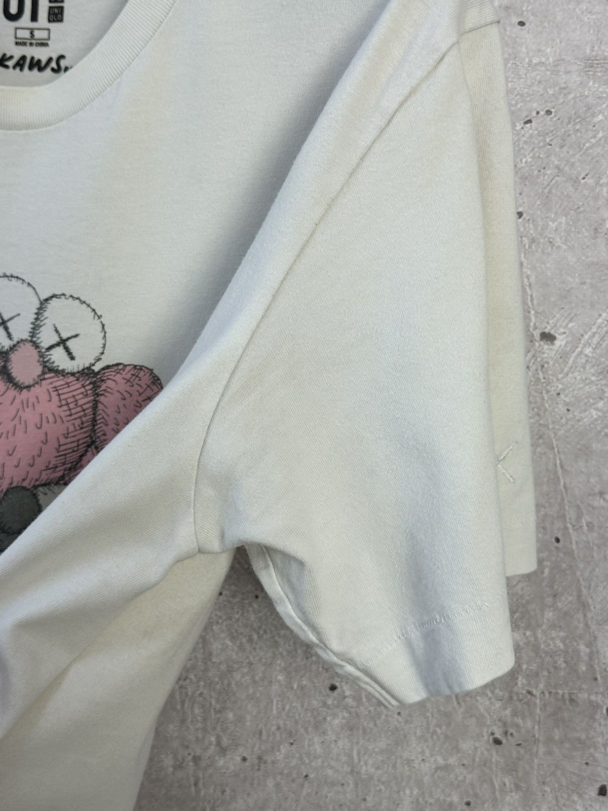 Kaws × Uniqlo Uniqlo Kaws Printed Short Sleeve Tee Size US S / EU 44-46 / 1 - 7 Thumbnail