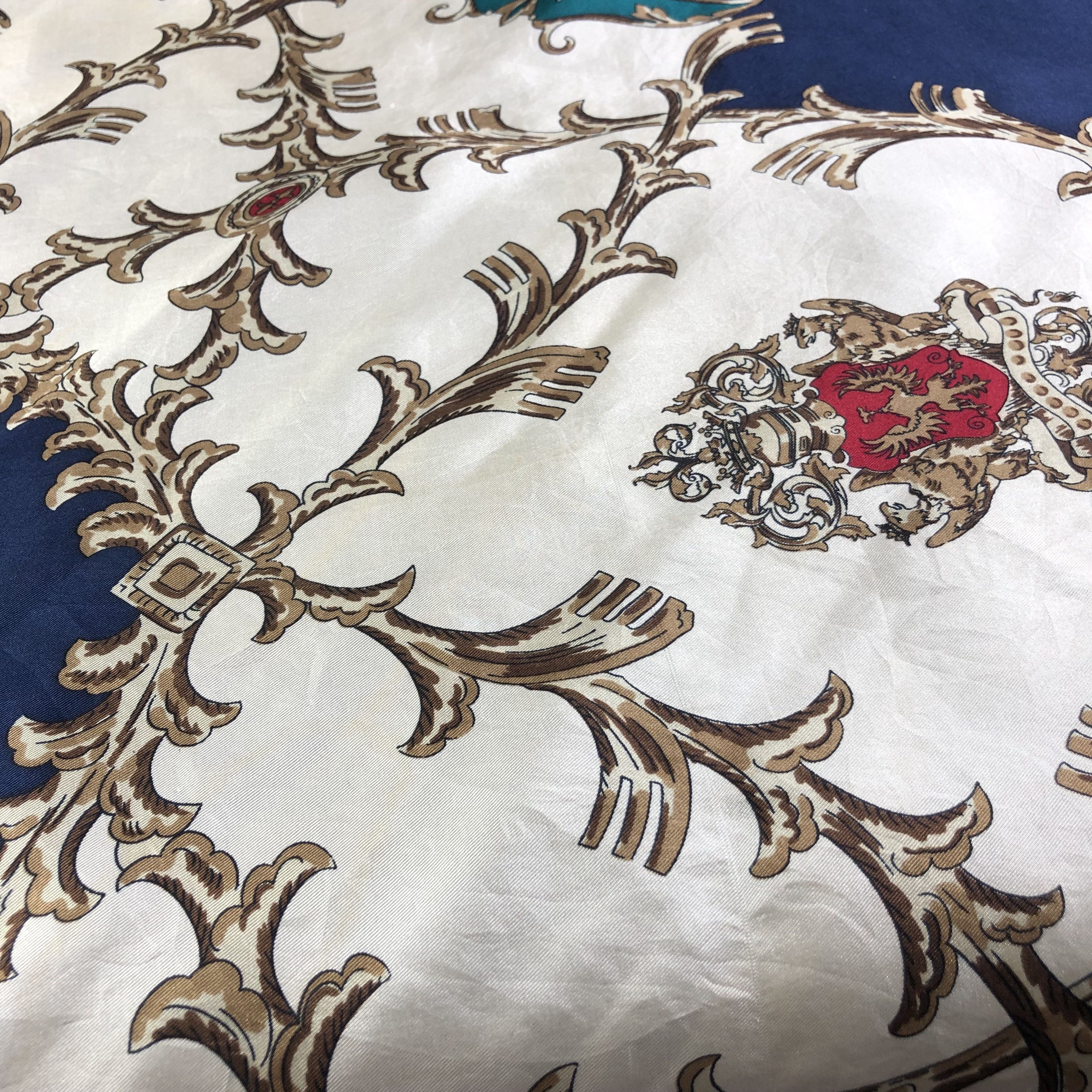 Vintage Vintage Luxury Crown Hand Rolled Silk Scarf M662 Size ONE SIZE - 8 Thumbnail