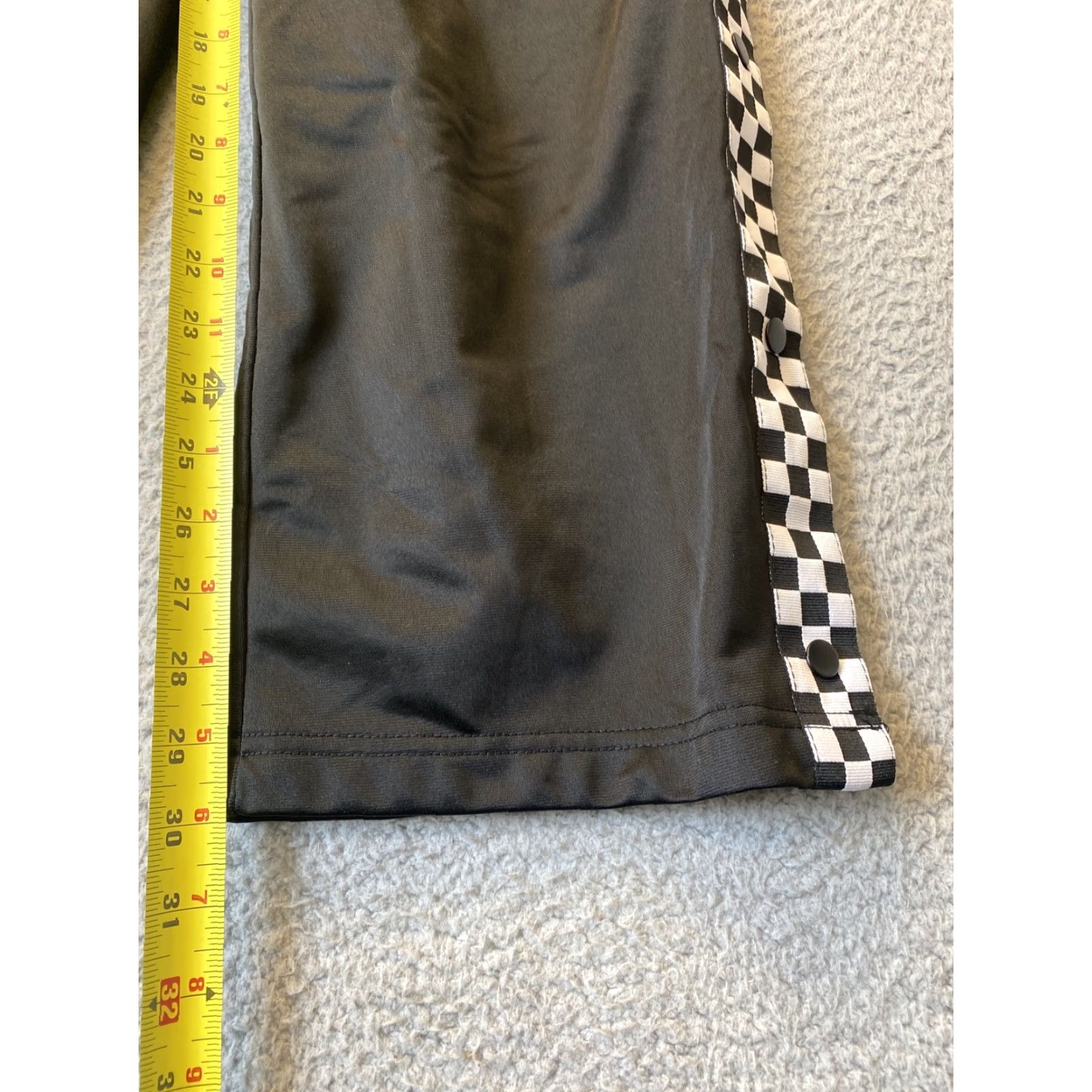 Vans Vans Therma Fit Mens XS KO Fleece Sweatpants black/gray Wide Leg Sweatpants Athletic Pants Regular Fit Boys? Womens? No—Men. Size US 27 - 7 Thumbnail