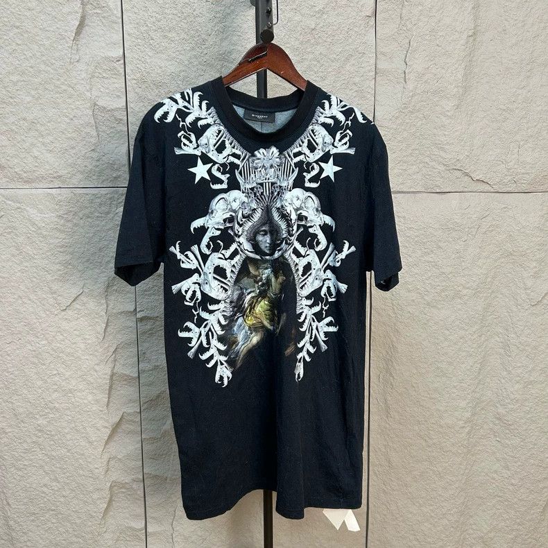 Givenchy Givenchy Short Sleeve, Black Madonna Angel Painting Pattern Size US S / EU 44-46 / 1 - 1 Thumbnail