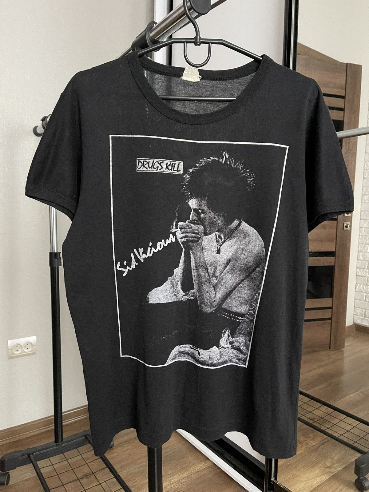 Band Tees Sex Pistols Sid Vicious Drugs Kill Vintage T-Shirt Tee 80s Size US M / EU 48-50 / 2 - 3 Thumbnail