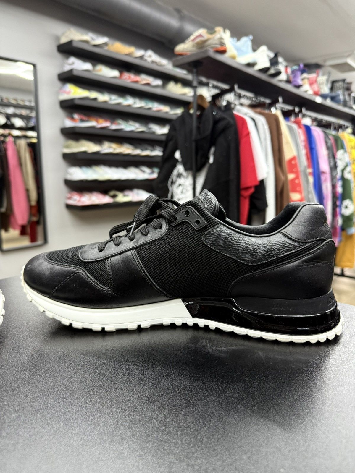 Louis Vuitton Louis Vuitton Run away black monogram sneaker sz 9LV / 10US Size US 10 / EU 43 - 11 Thumbnail