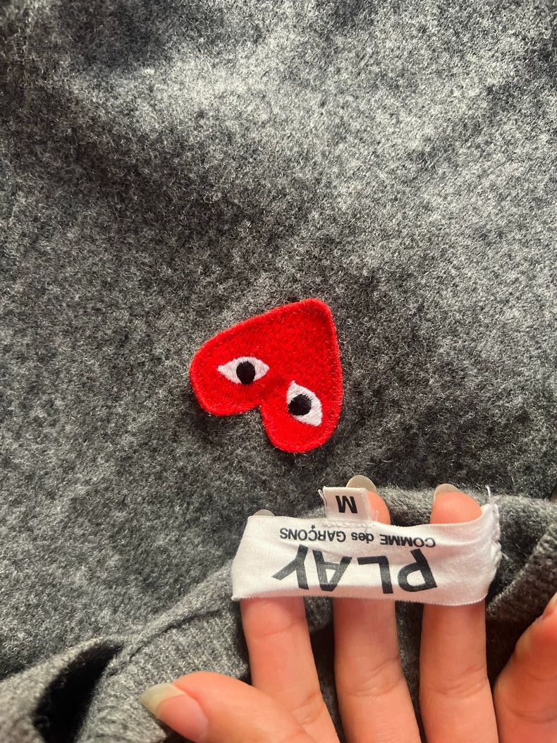 Comme des Garcons Comme Des Garcons Grey red heart wool cardigan Size M / US 6-8 / IT 42-44 - 3 Thumbnail