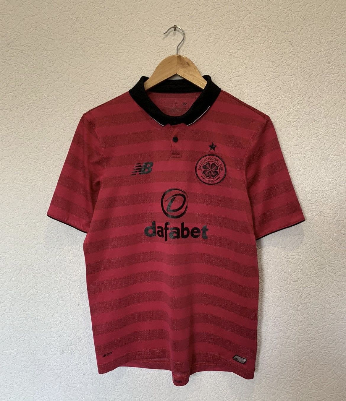 New Balance CELTIC NEW BALANCE 2016/2017 THIRD KIT SOCCER JERSEY DAFABET Size US S / EU 44-46 / 1 - 1 Thumbnail