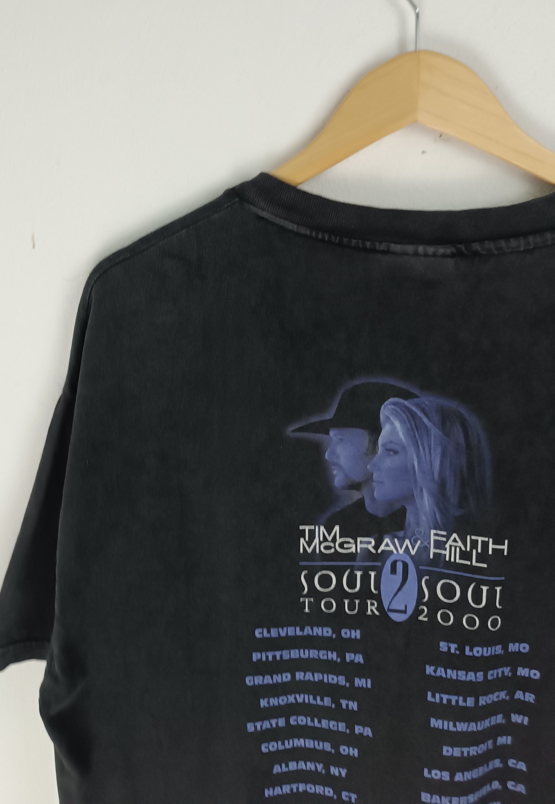 Vintage RARE🔥VINTAGE 2000's FADED FAITH HILL & TIM MCGRAW TOUR TEES Size US L / EU 52-54 / 3 - 11 Thumbnail