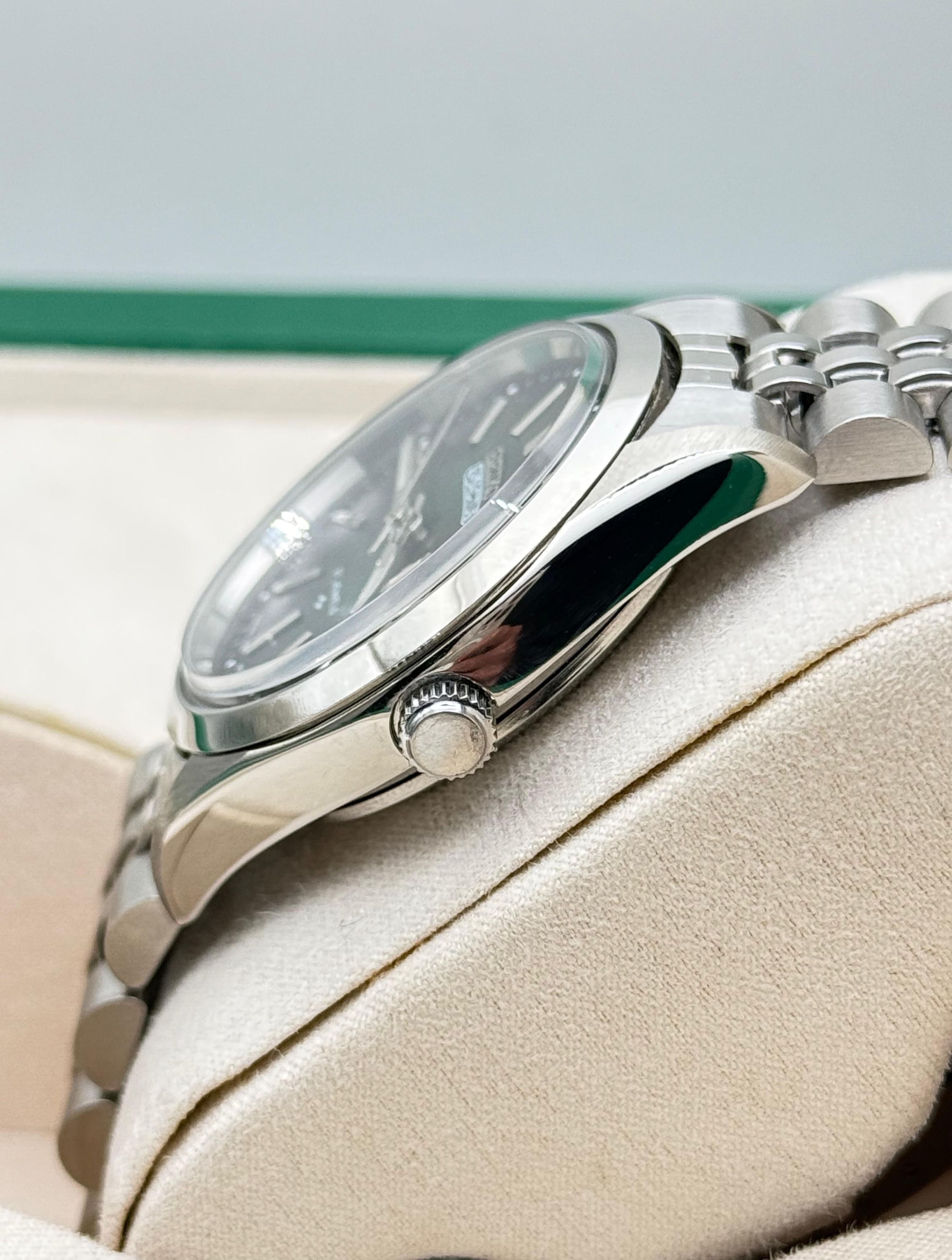 Japanese Brand Classic Men's Wrist Watch Size 36 - 4 Thumbnail