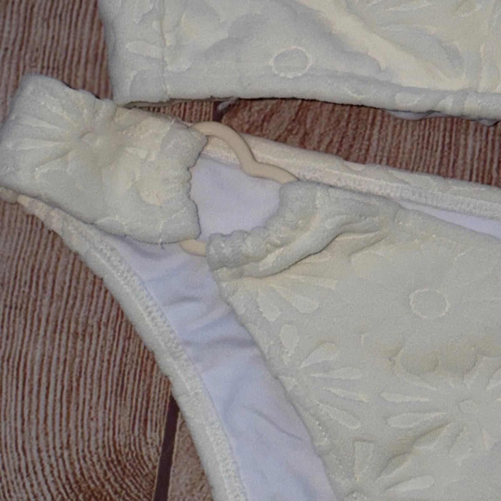 Other Cupshe Large Cream Floral Textured Bikini Set NWT Size ONE SIZE - 5 Thumbnail