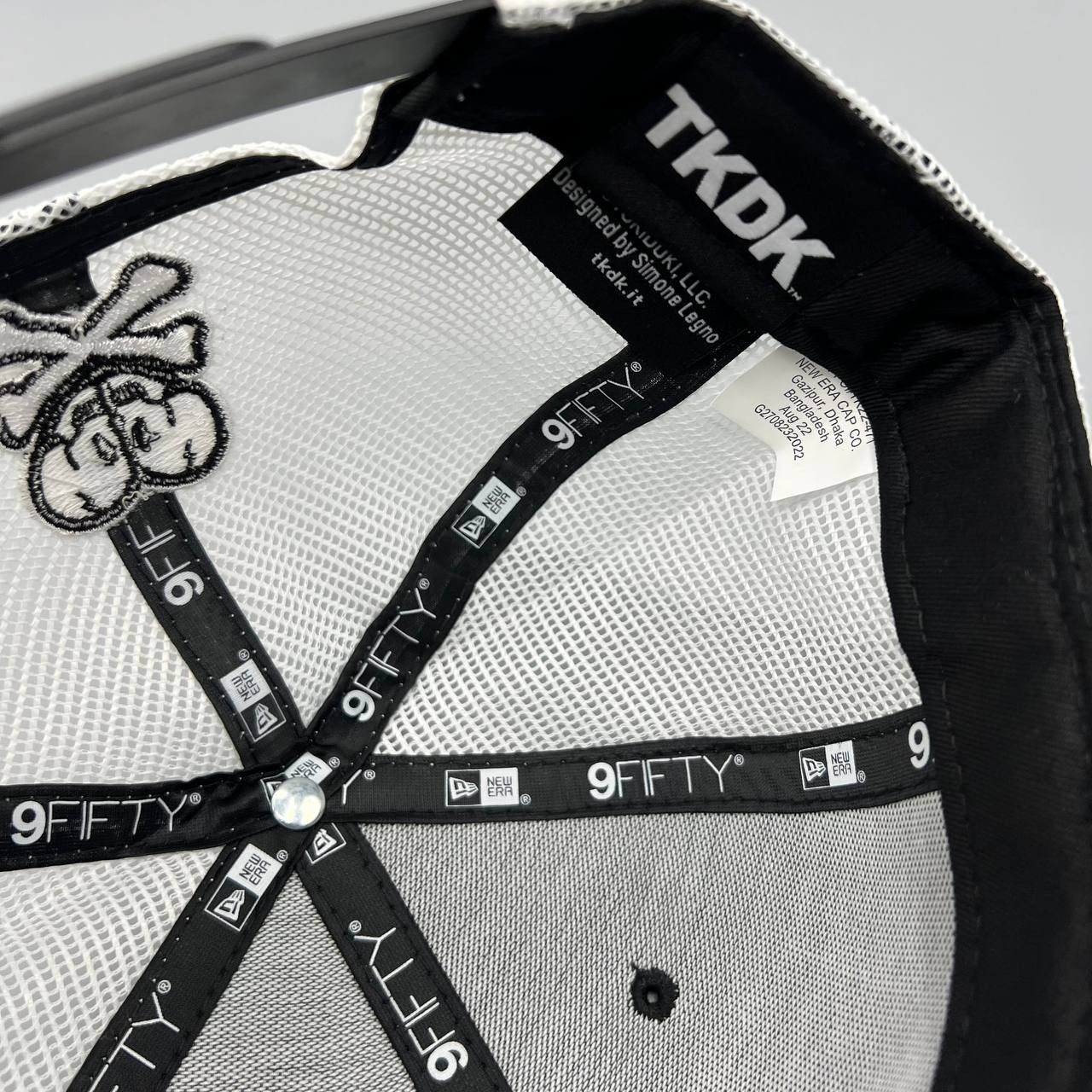 New Era × tokidoki TKDK Tokidoki Luxe Sushi Roll Trucker Hat Men Snap Back Cap Size ONE SIZE - 6 Thumbnail