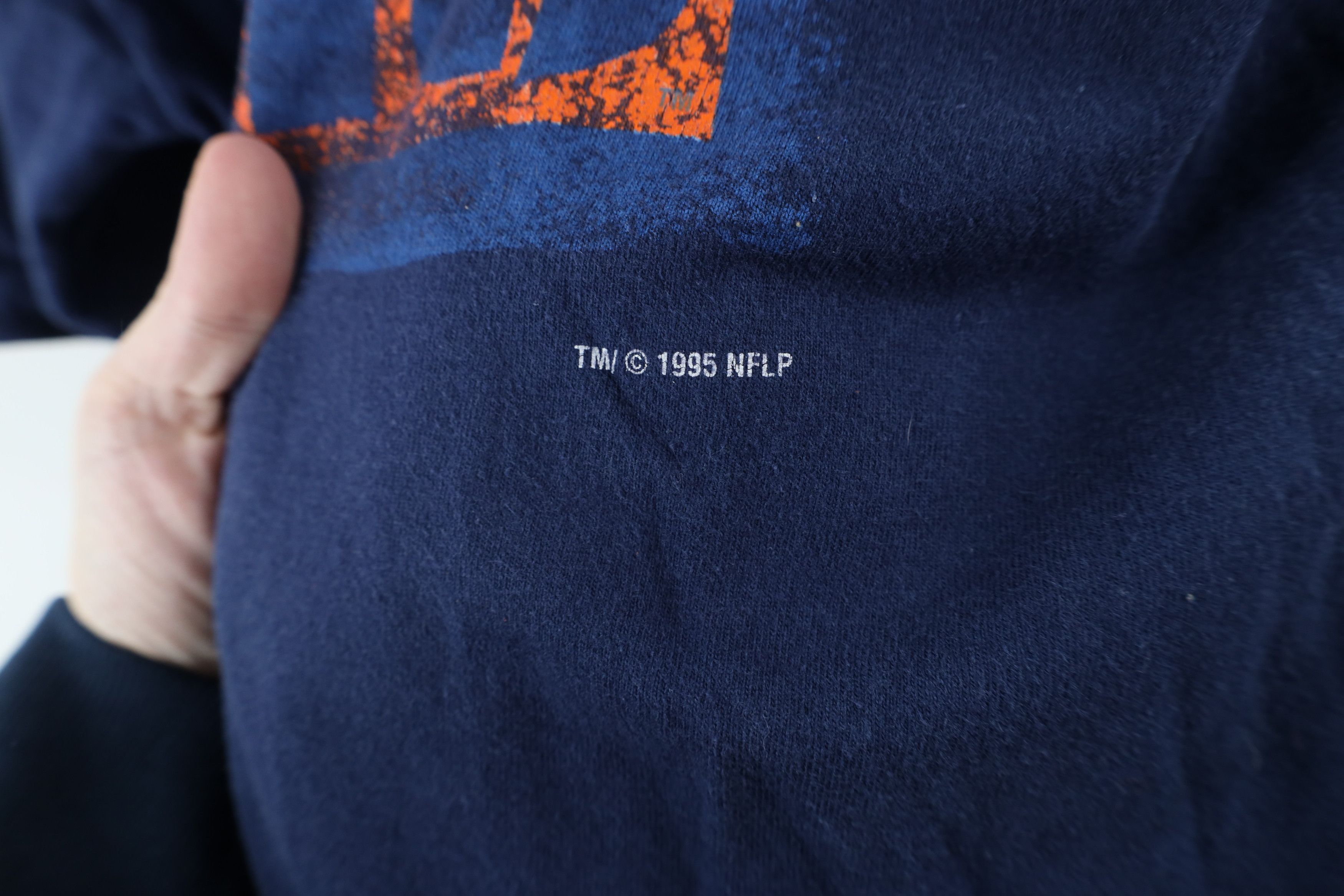 Vintage Vintage 90s Out Chicago Bears Football T-Shirt Blue USA Size US XL / EU 56 / 4 - 7 Thumbnail