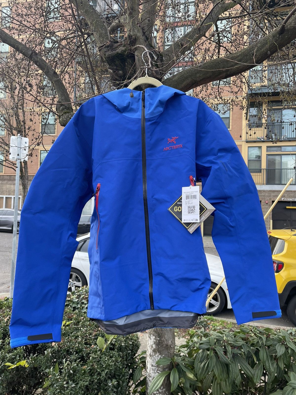 Arc'teryx × Outdoor Life GORETEX Beta ReCut Jacket (70/200) | Grailed