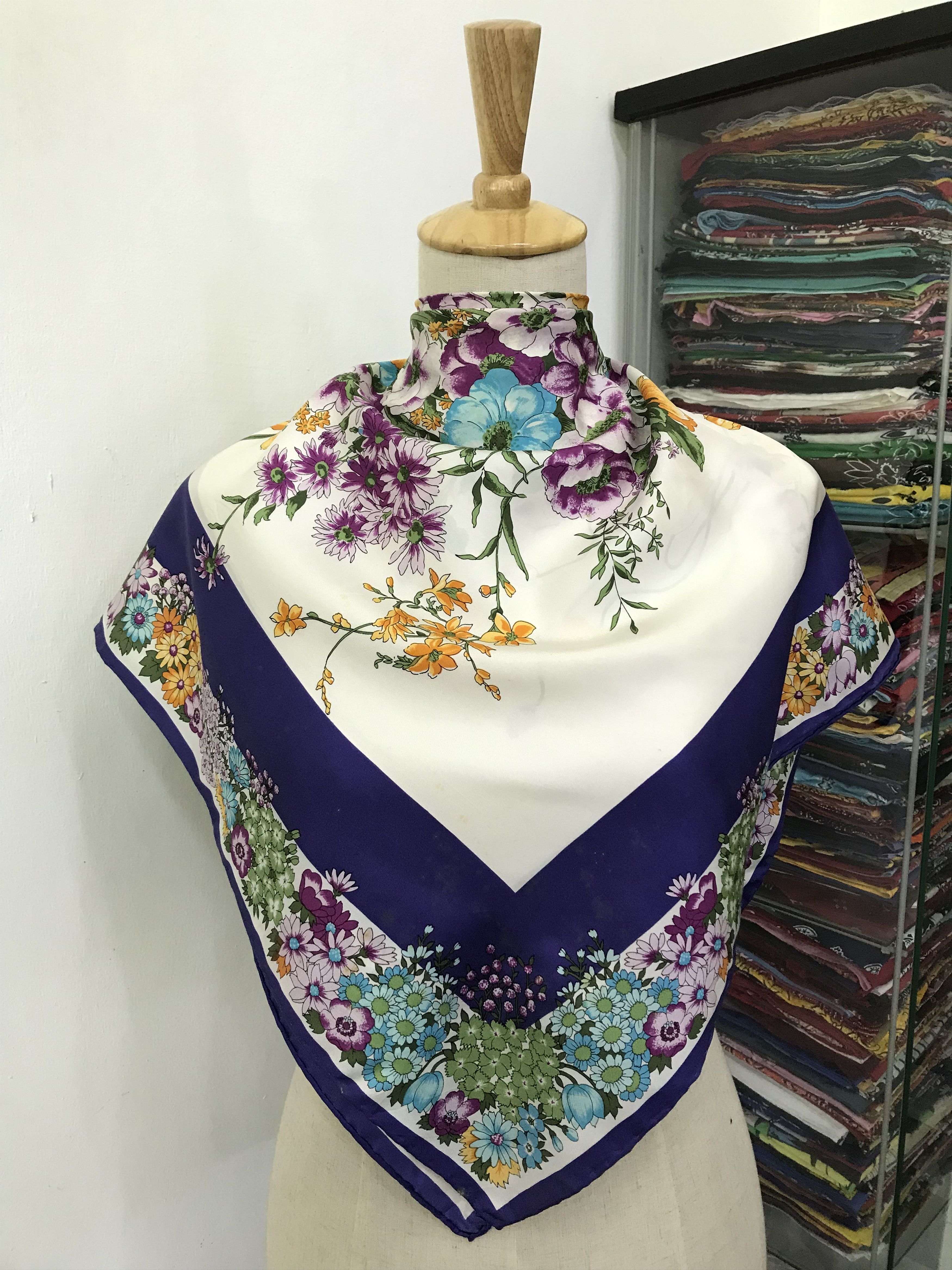 Vintage Vintage Silk Scarf Size ONE SIZE - 1 Thumbnail