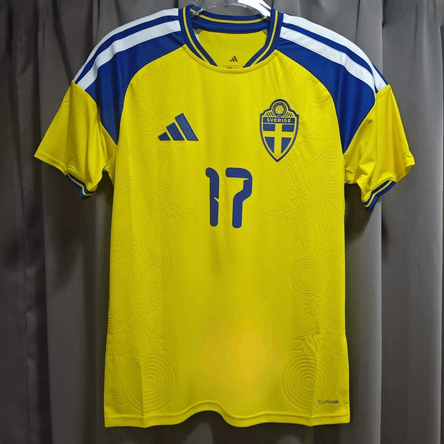 Other 17 Viktor Gyökeres Jersey Sweden Soccer Jersey Size US XL / EU 56 / 4 - 1 Thumbnail