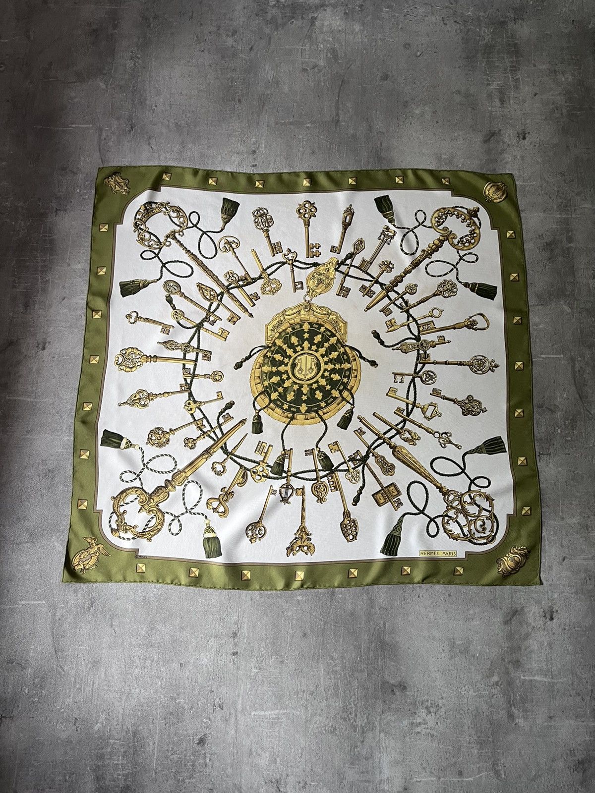 Hermes Hermes ''Les Cles'' silk scarf green Size ONE SIZE - 2 Thumbnail
