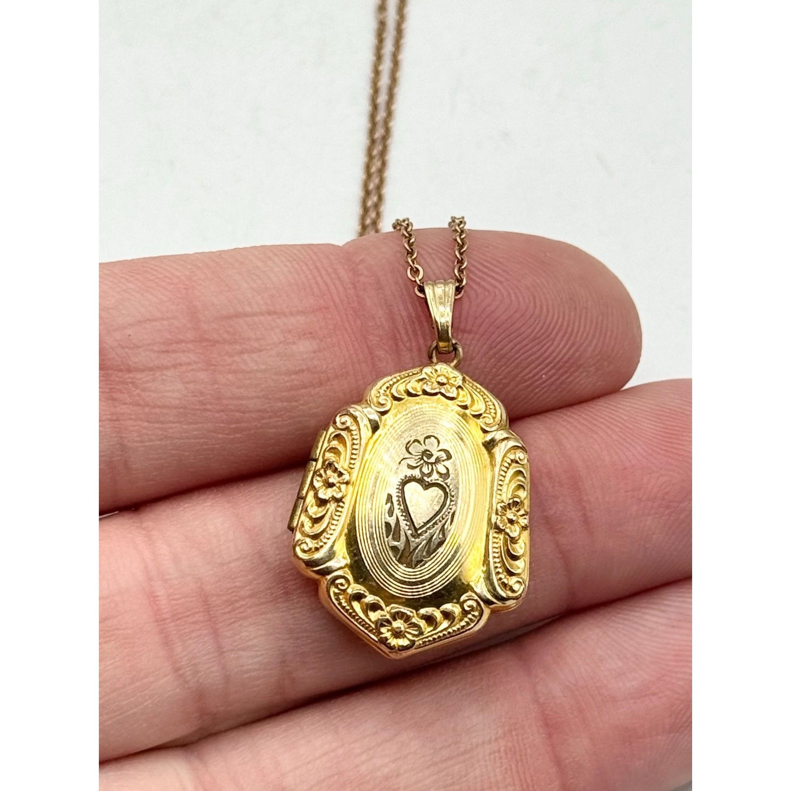 Vintage Estate Gold Filled Heart Flower Locket Necklace Size ONE SIZE - 2 Thumbnail