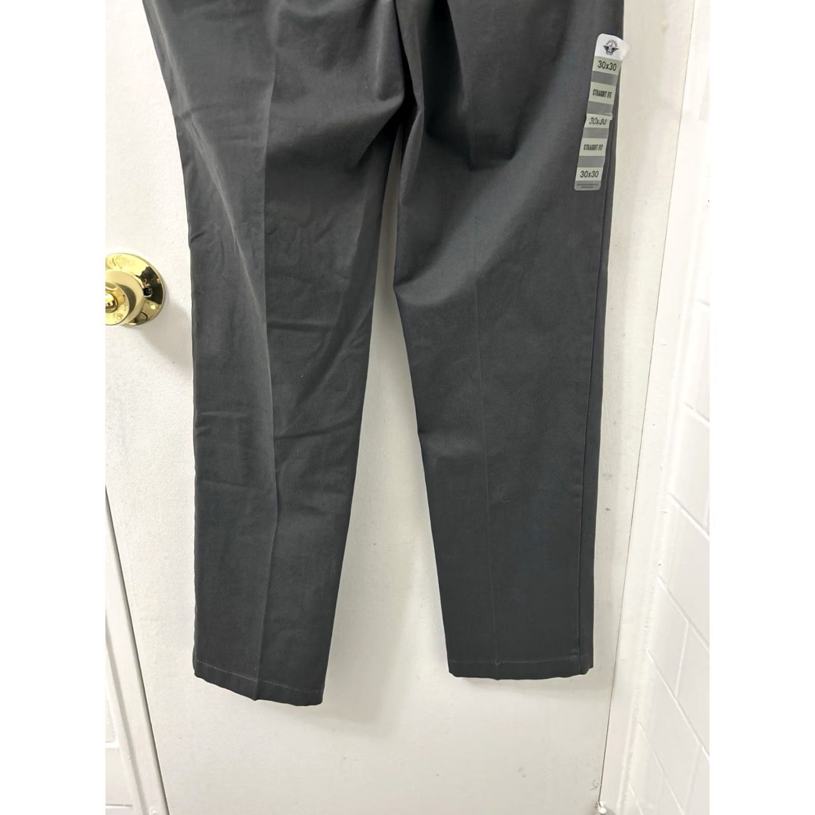 Dockers Dockers Pants Mens 30x30 Gray Straight Fit Chino Twill Belt Loops Zip Closure Pockets Button Accents Regular Inseam 30"} Size US 30 / EU 46 - 6 Thumbnail