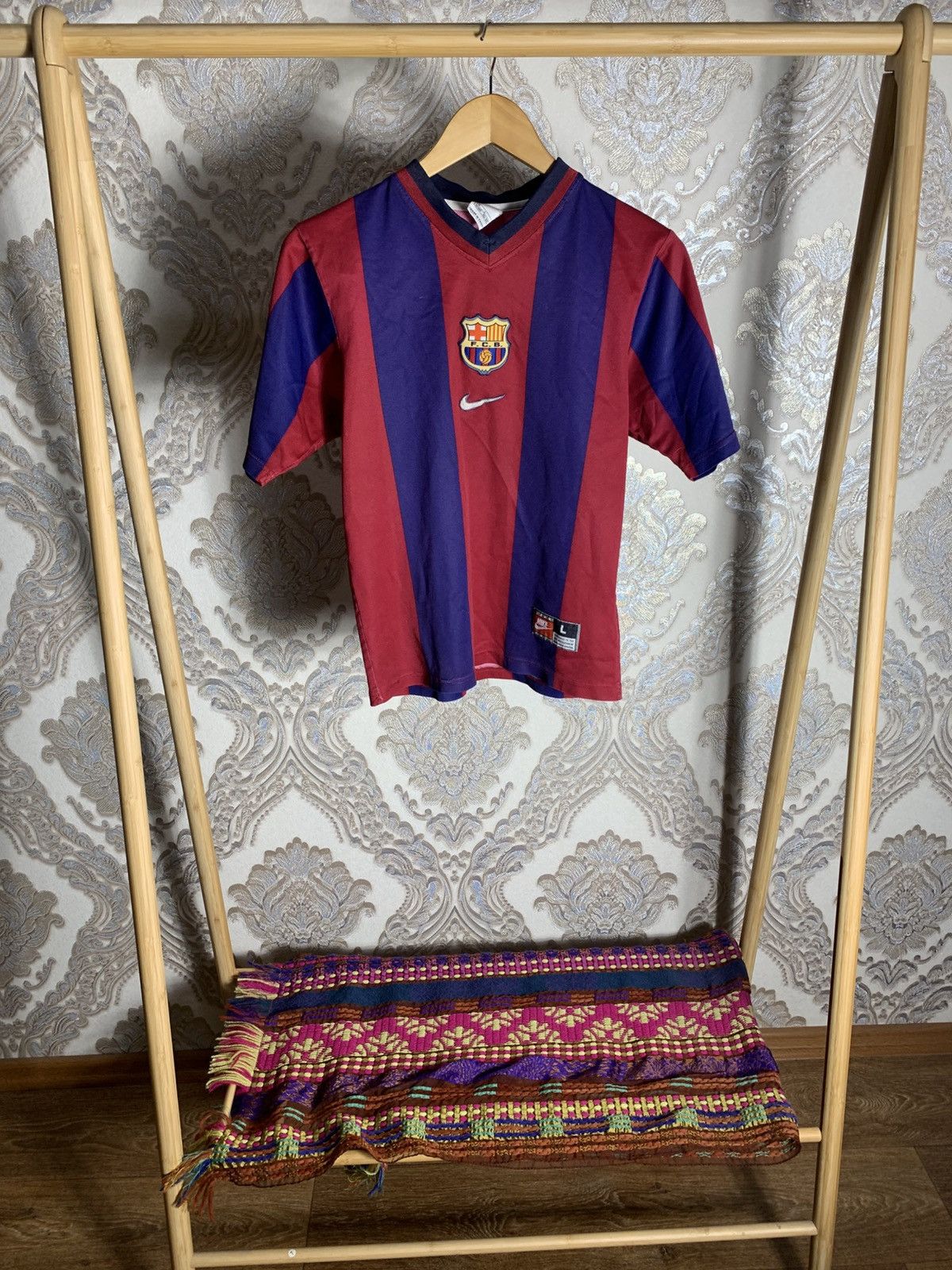 Nike VINTAGE NIKE FC BARCELONA SPAIN SOCCER JERSEY RETRO Y2K 90s Size US XS / EU 42 / 0 - 1 Thumbnail