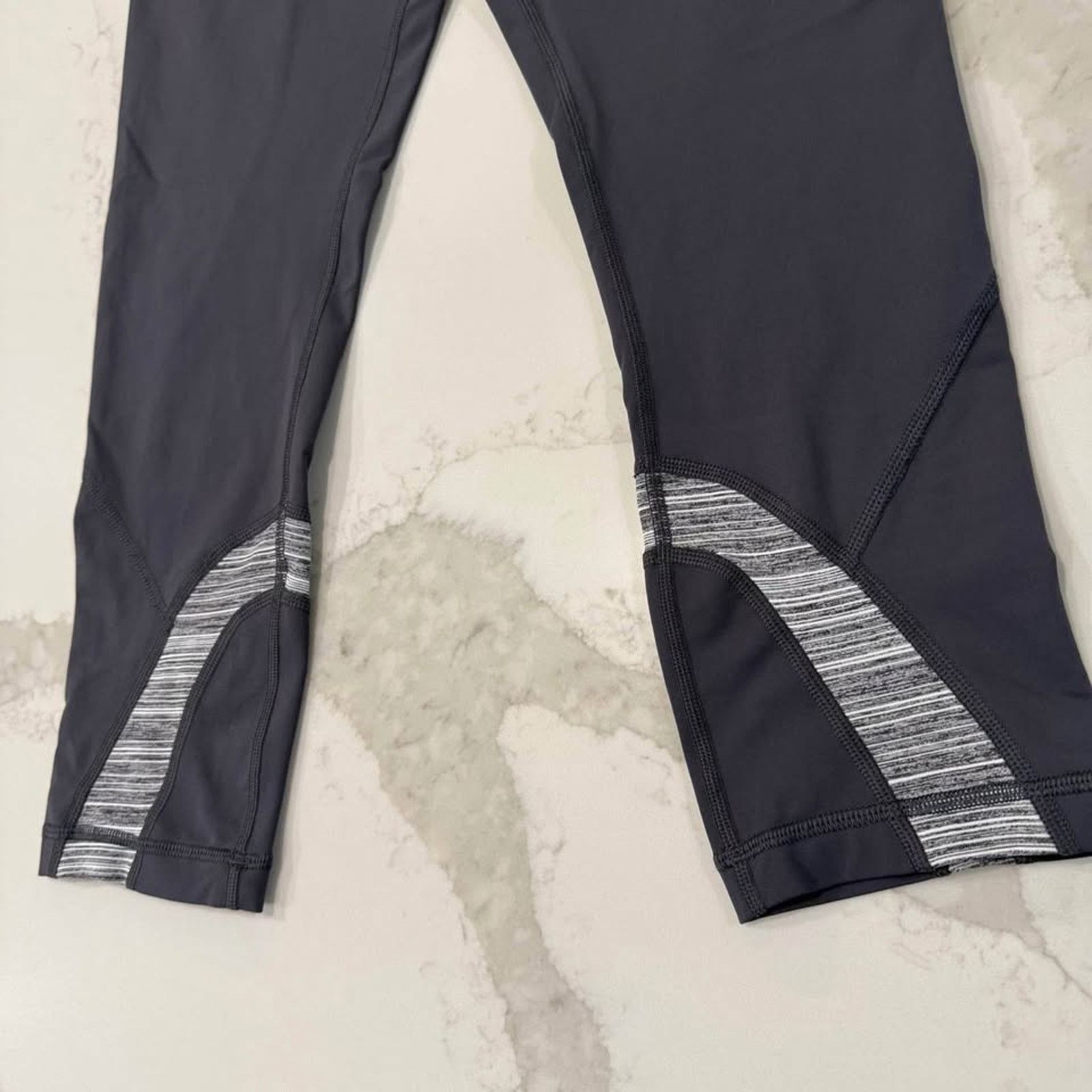 Lululemon Lululemon Run Inspire Crop II Leggings Women's 8 Gray/Purple Size 30" / US 8 / IT 44 - 3 Thumbnail