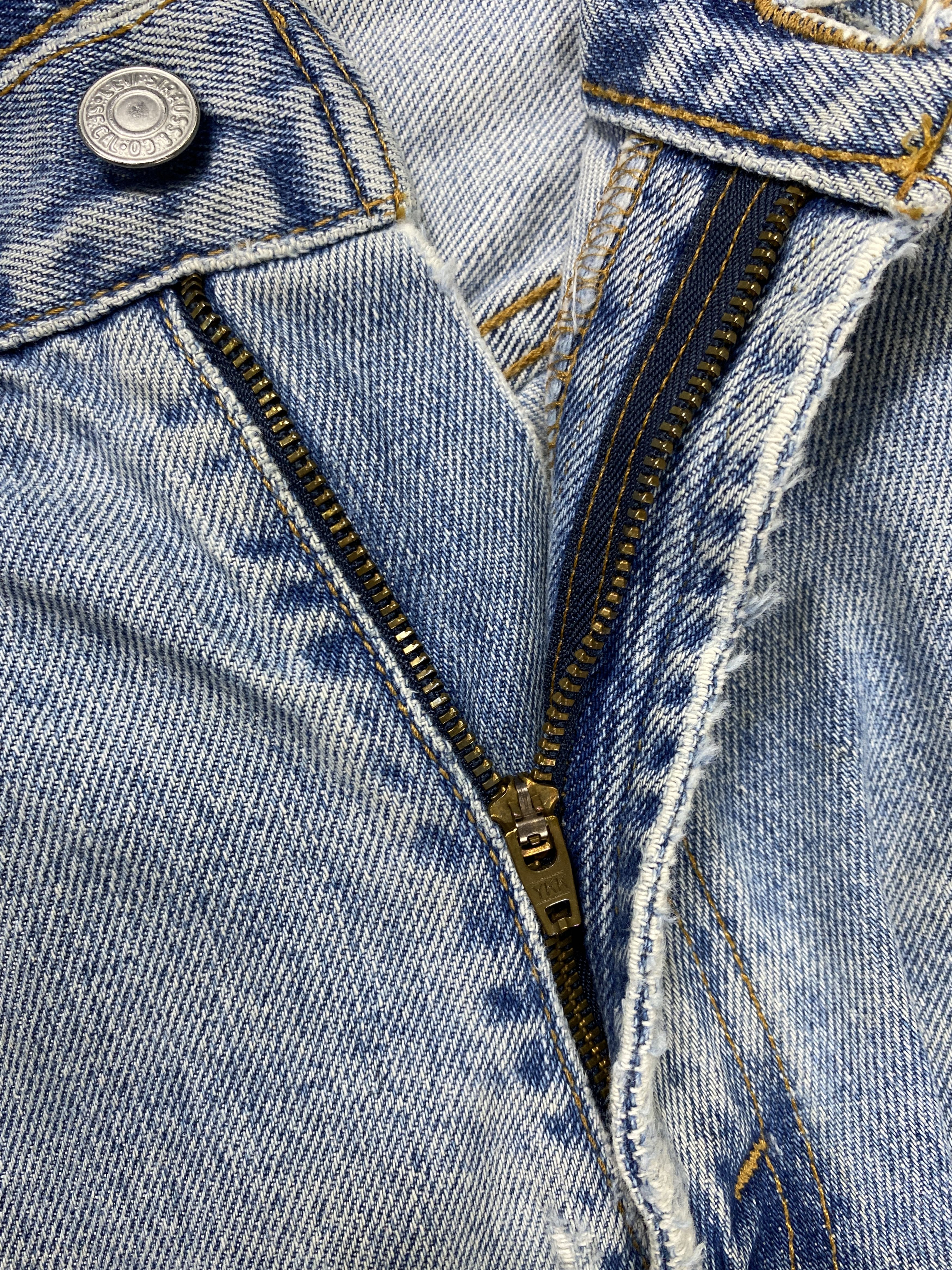 Levi's Dirty Light Blue Vintage Levi's 550 33x26.5 Denim -JN2171 Size US 33 - 6 Thumbnail