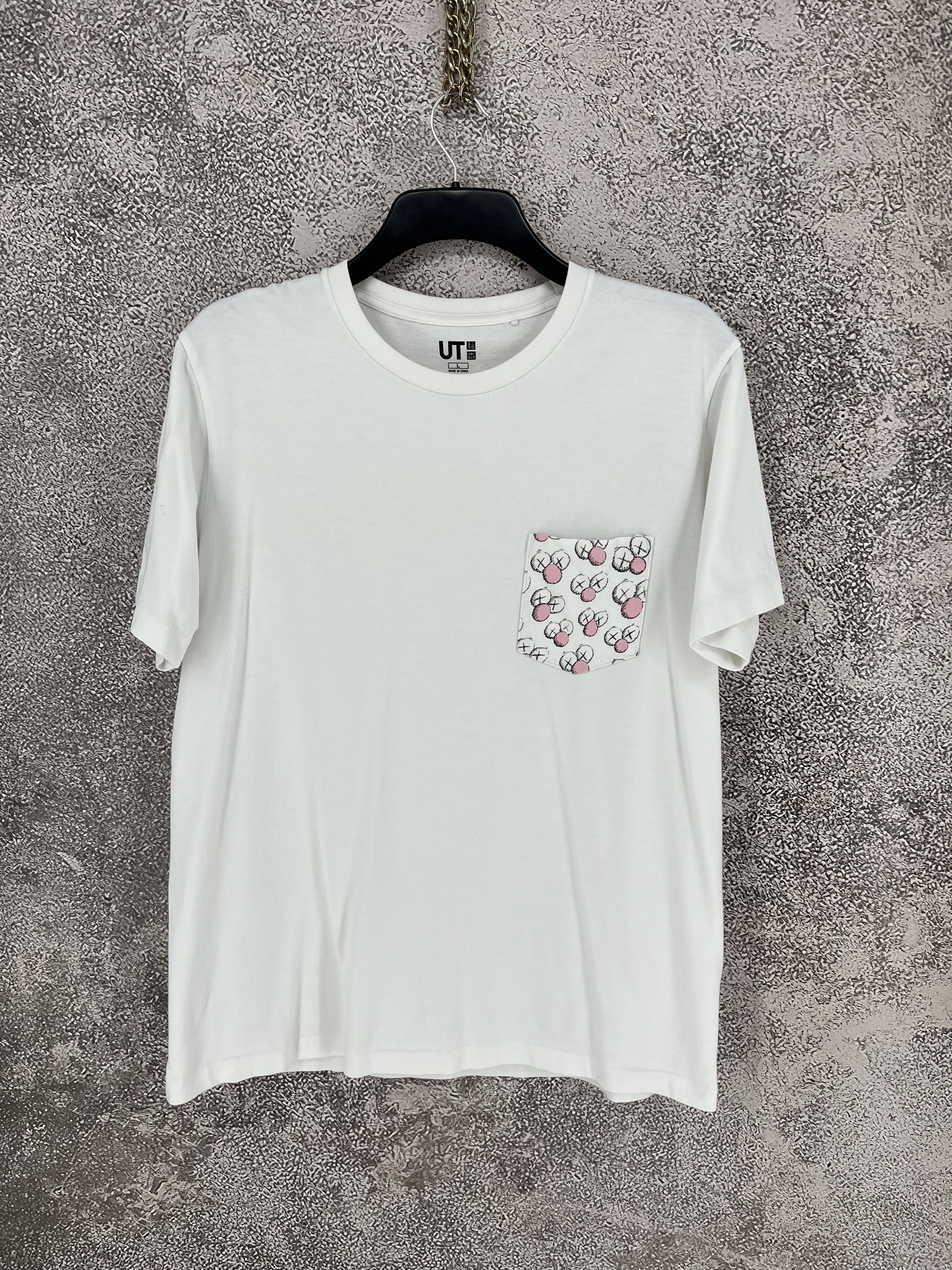 Uniqlo Mens T-Shirt Uniqlo x Kaws Big Print Size L Size US L / EU 52-54 / 3 - 1 Thumbnail