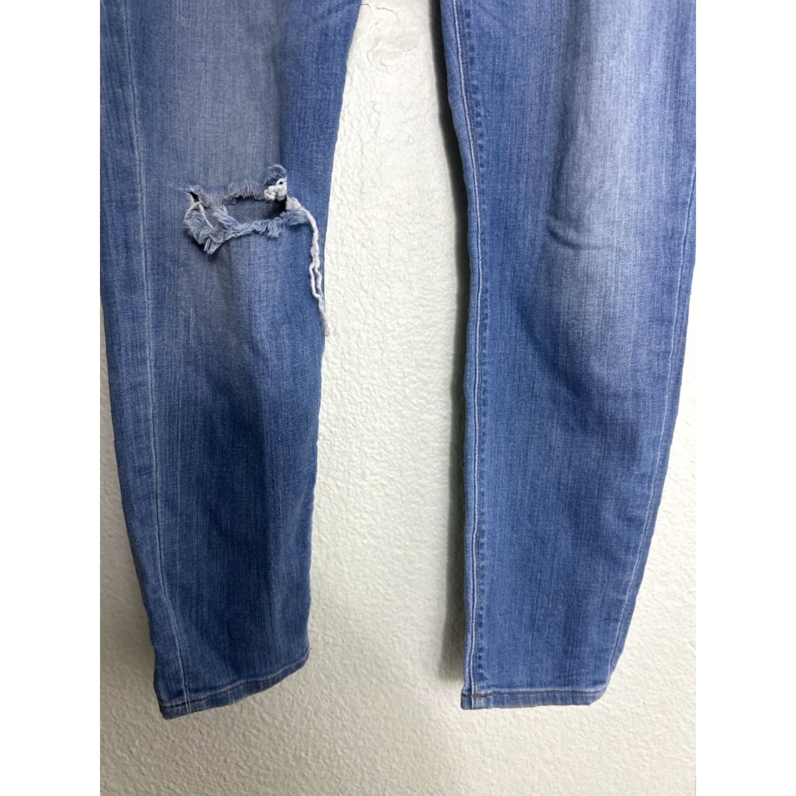 Hudson Hudson Krista Super Skinny Crop Jeans Distressed Medium Blue Wash 28x27 Womens Jeans Size 28" / US 6 / IT 42 - 2 Thumbnail