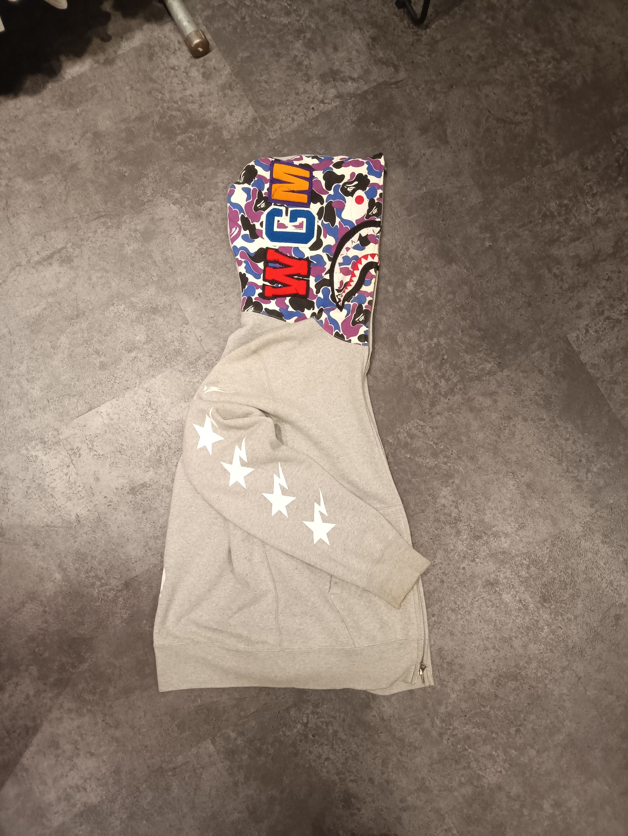Bape Bape Sharks 10th Anniversary Hongkong Hoodie Size US L / EU 52-54 / 3 - 13 Thumbnail