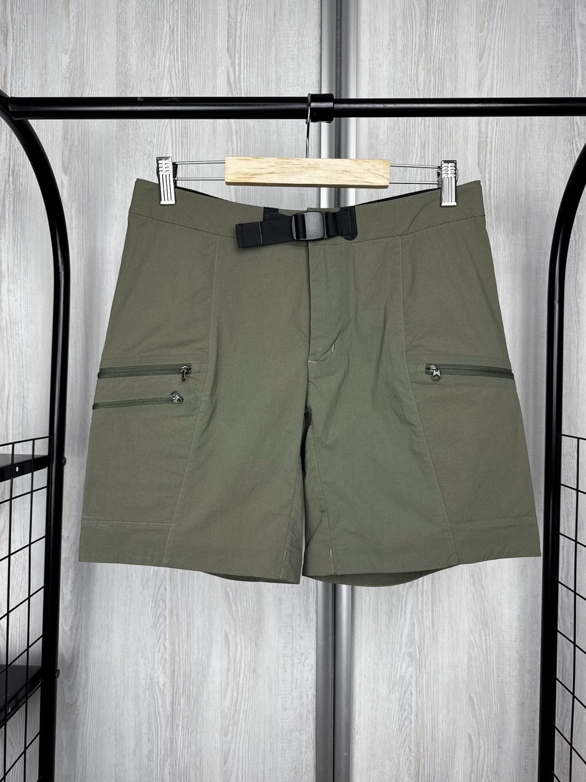 Arc'teryx Arc’teryx khaki green vintage 00s hiking women’s shorts 29 Size 29" - 2 Thumbnail