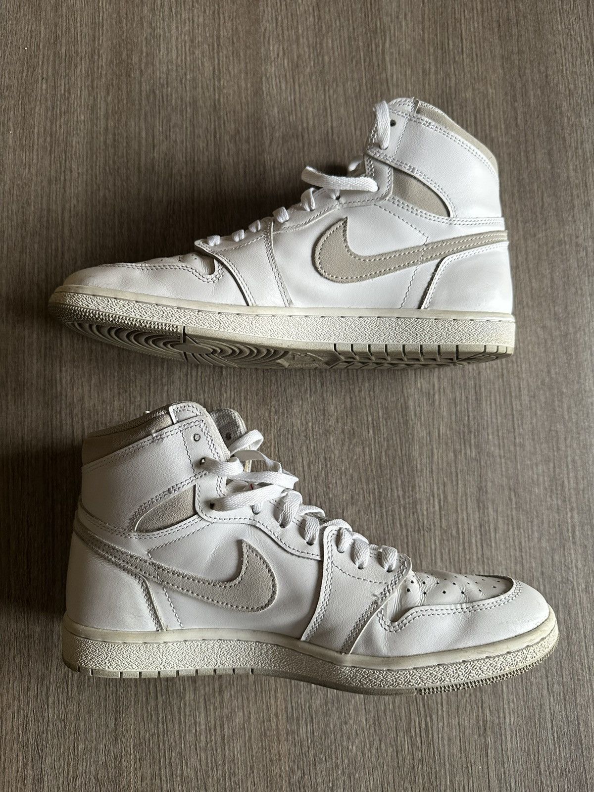 Jordan Brand Jordan 1 High OG Neutral Grey Size US 10.5 / EU 43-44 - 1 Thumbnail