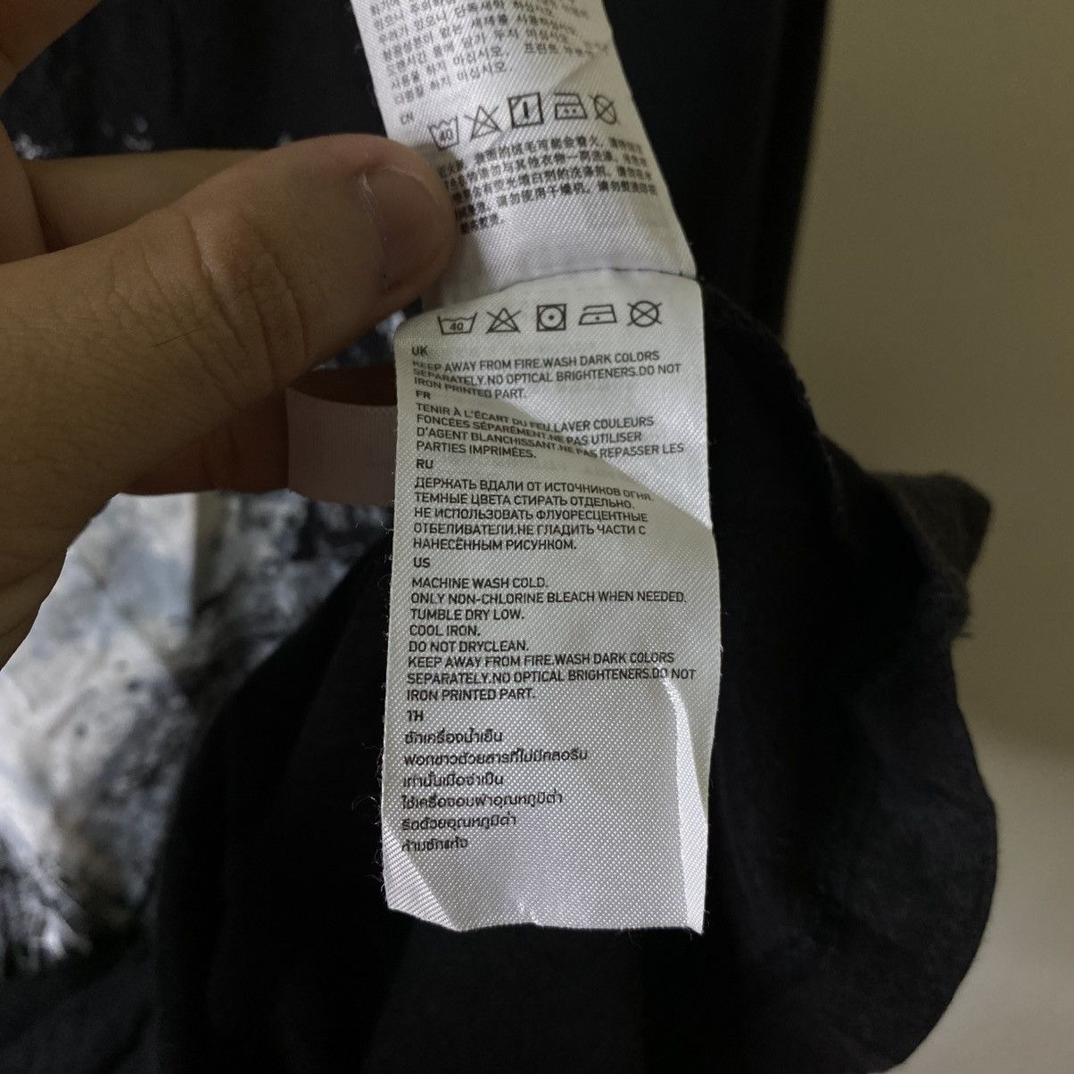 Uniqlo Batman The Dark Knight Rises Collaboration Tee Size US L / EU 52-54 / 3 - 6 Thumbnail