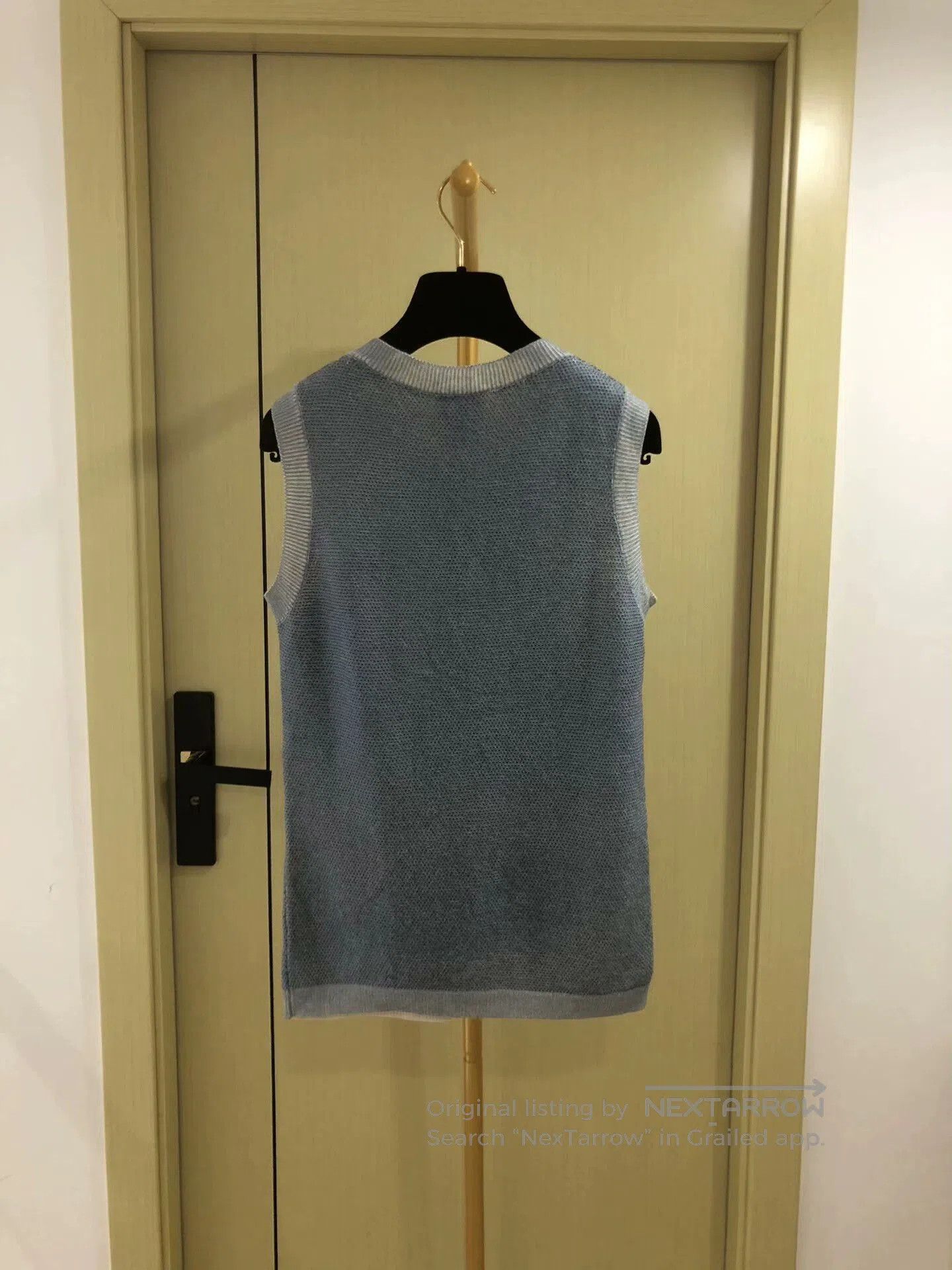 Chanel Chanel Cashmere Pearl Button Top. Size S / US 4 / IT 40 - 2 Thumbnail