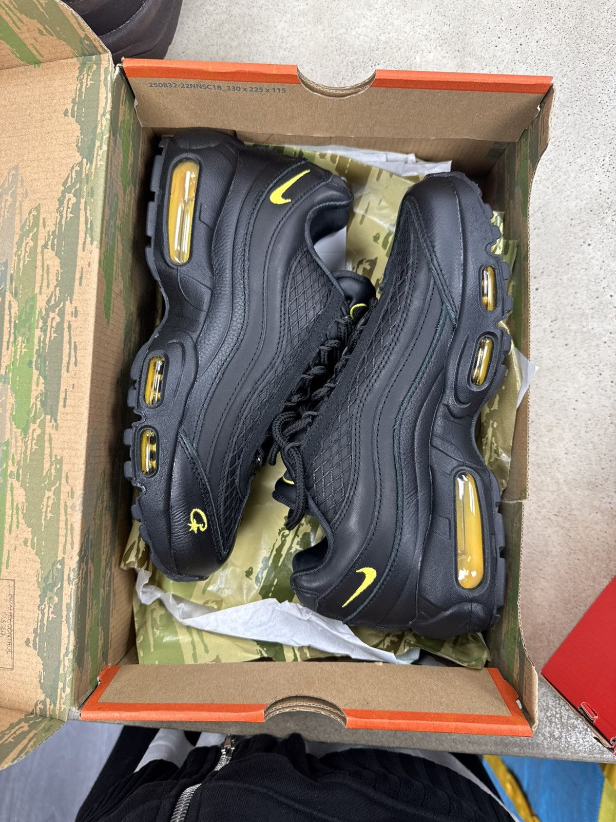 Corteiz × Nike Air Max 95 Corteiz Honey Black Size US 7 / EU 40 - 10 Thumbnail