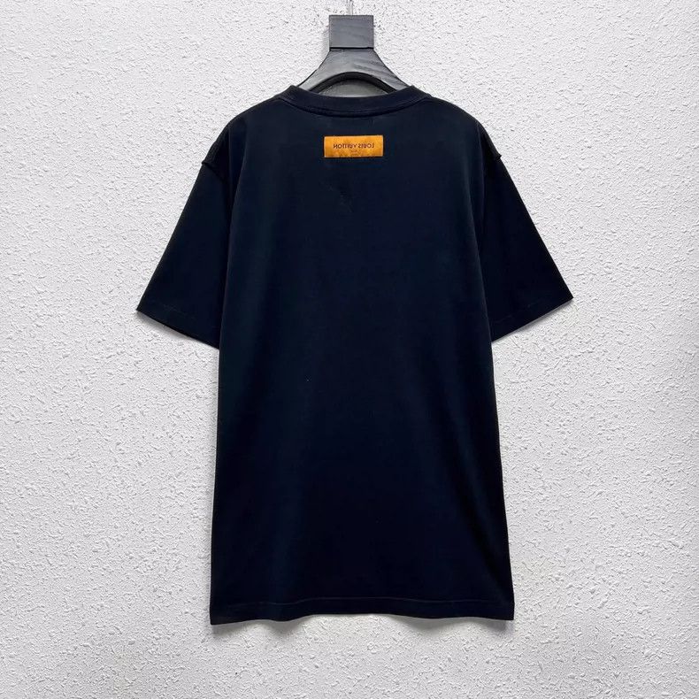 Louis Vuitton LOUIS VUITTON Embossed LOGO black short sleeve T-shirt 2504 Size US XXL / EU 58 / 5 - 2 Thumbnail