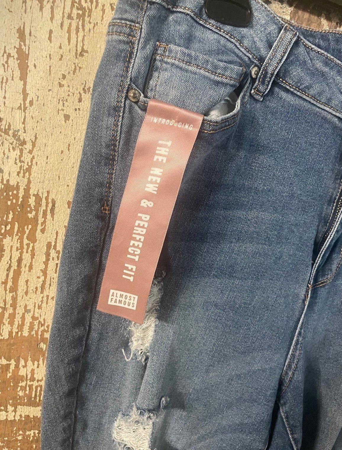 Almost Famous Almost Famous High Rise Skinny jeans women’s size 16 NWT Size 36" / US 14 / IT 50 - 2 Thumbnail