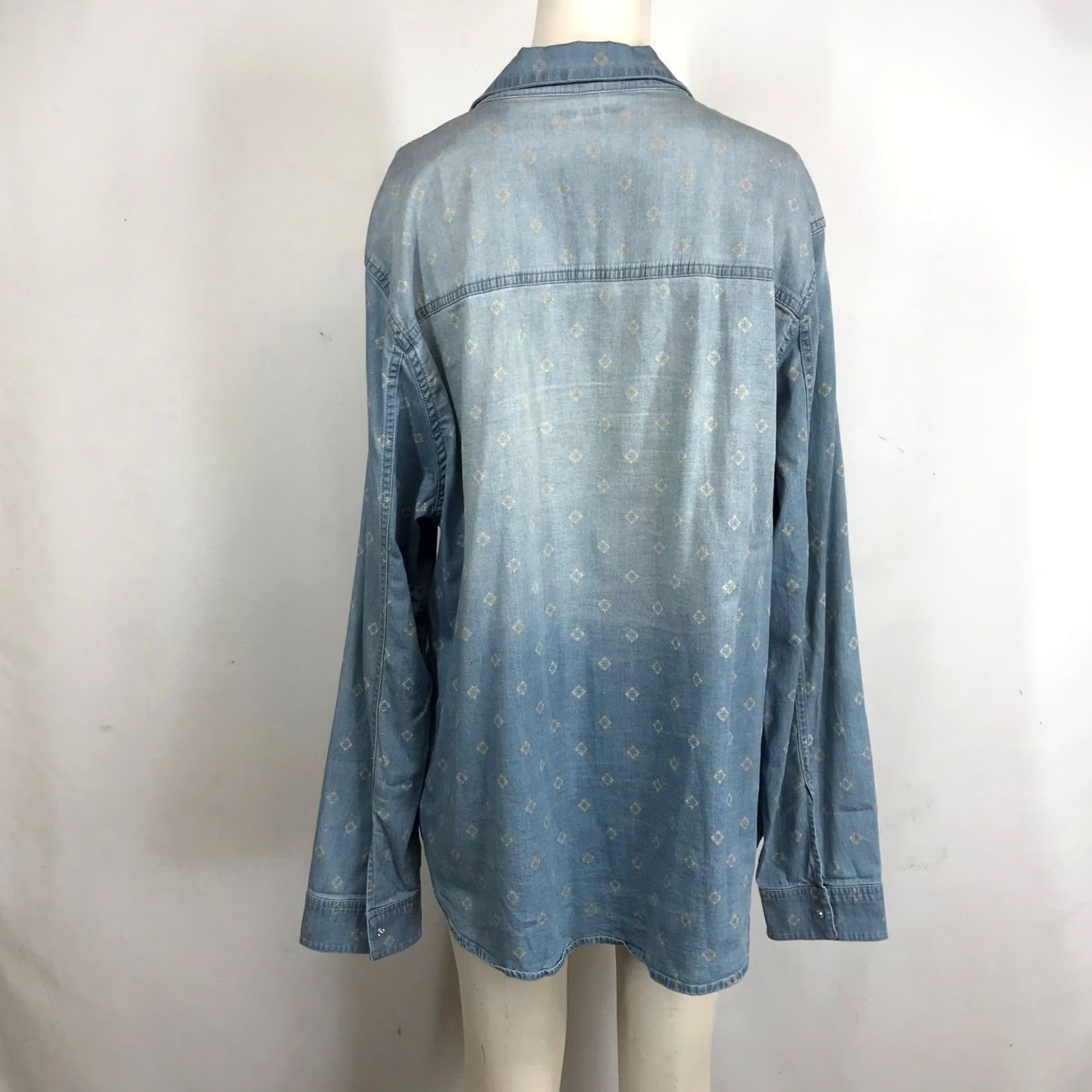 Vintage Tahari Womens 2XL Blue Denim Diamond Print Snap Front Long Sleeve Shirt Clothes Shirt Button-Up Casual Western Bohemian Plus Size Mens Womens Girls Size XXL / US 16-18 / IT 52-54 - 5 Thumbnail