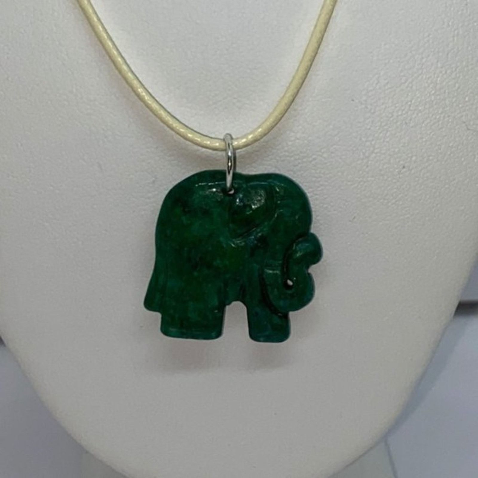 Handmade Handmade Cream Wax Green Elephant Necklace Size ONE SIZE - 4 Thumbnail